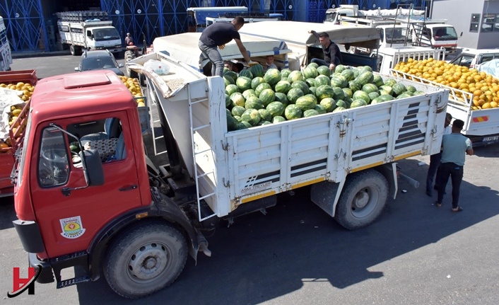 Tarsus'ta 10 Ton Karpuz Vatandaşa Ücretsiz Dağıtıldı