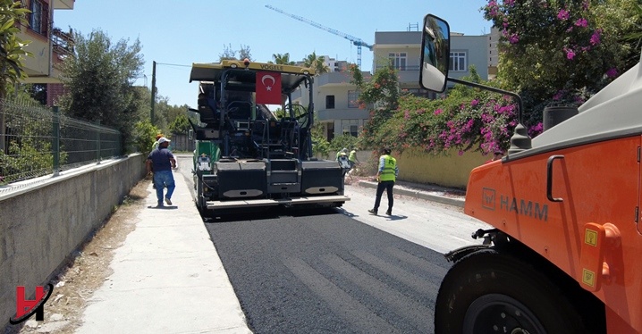 Tarsus’ta Yol Onarım Ve Asfaltlama Çalışmalarına Devam Ediliyor
