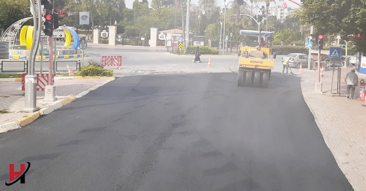 Büyükşehir, Tarsus’ta İstiklal Caddesi İkinci Kısmını da Asfaltladı
