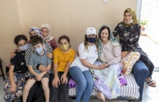 Teksin Ekibini Karşısında Gören Vasfiye Teyze...