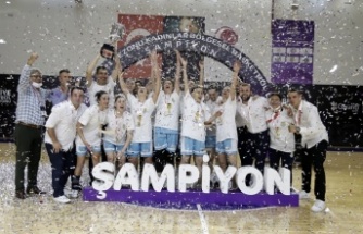 Kadınlar Bölgesel Basketbol Ligi'nin Şampiyonu Tarsus Belediyesi