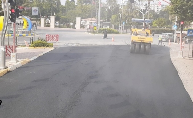 Büyükşehir, Tarsus’ta İstiklal Caddesi İkinci Kısmını da Asfaltladı