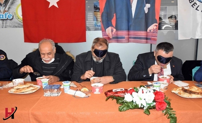 Başkan Bozdoğan Görme Engellilerle Buluştu, Göz Bandı Takıp Yemek Yedi